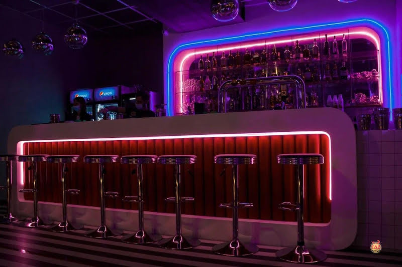 Руки вверх фотография №1