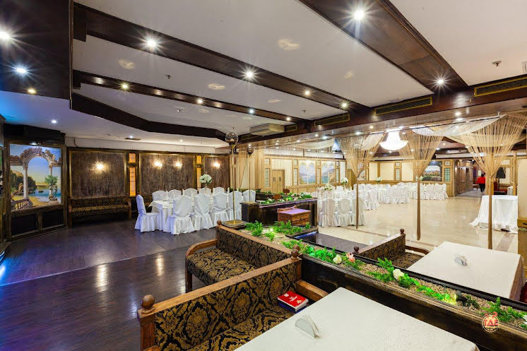 Большой зал в «Люкс» фотография №16