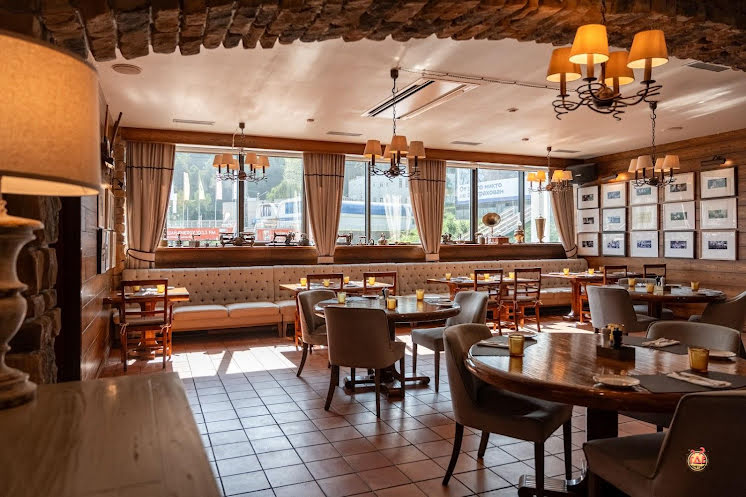 Обеденный зал в «Хозяин тайги» фотография №6