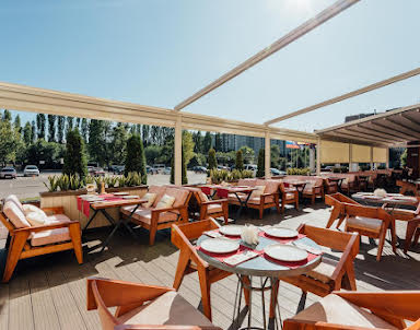  ресторан Бенефит Плаза