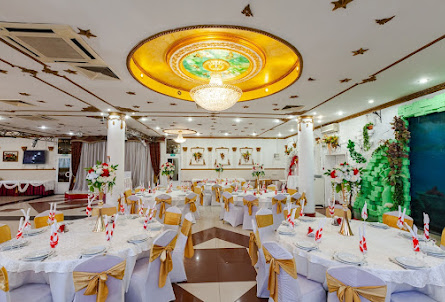 Зал на 250 человек в Зал на 30 человек