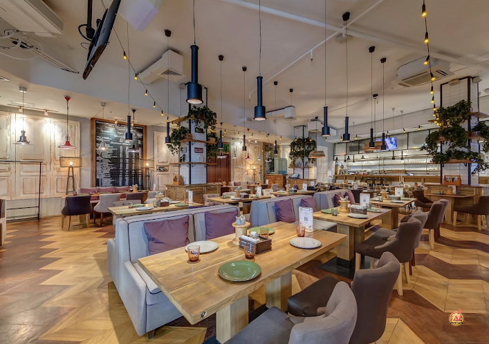 Основной зал в «Bon App Cafe» фотография №13