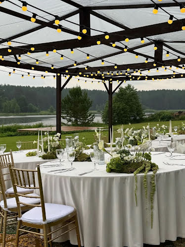 Беседка на берегу реки в «Эко парк CANADA» фотография №3