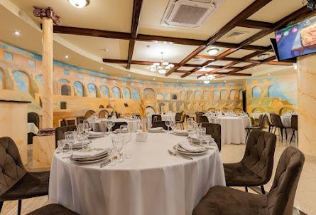 Большой зал в Малый зал