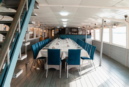 Зал «Теплоход» в Зал с караоке