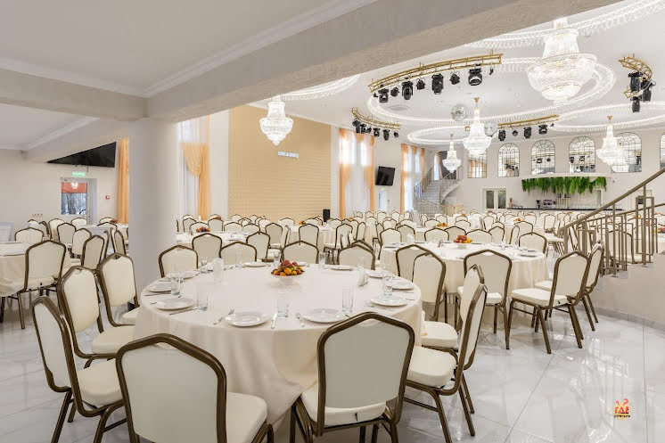 Зал ресторана в «Shalet» фотография №5