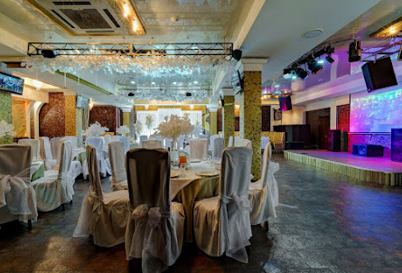 Золотой зал в Малый зал