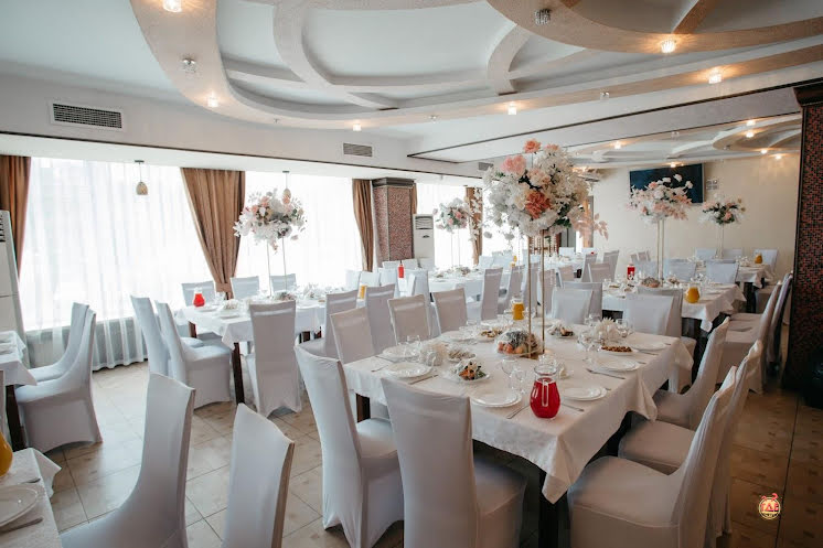 Большой банкетный зал в «Тюльпан» фотография №1