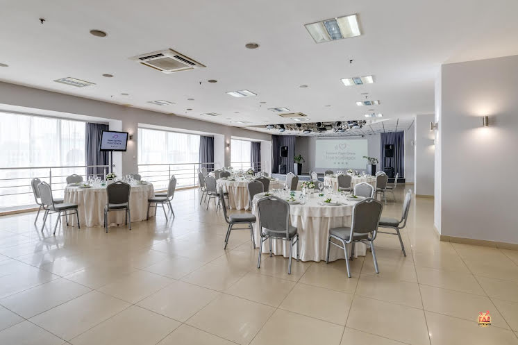 Банкетный зал в «Marins Park Hotel Novosibirsk» фотография №4