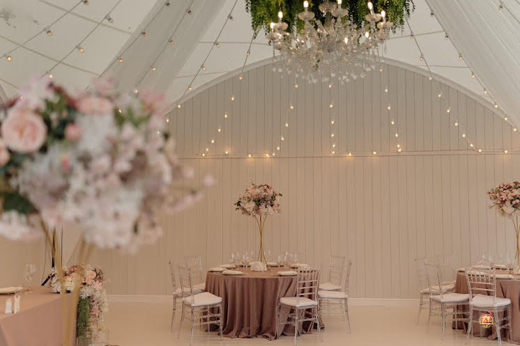 Шатер у озера в «Гребнево» фотография №5