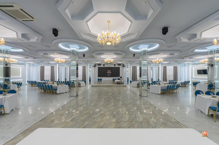 Зал первого этажа в «Golden Plaza» фотография №11