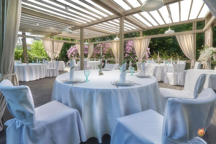 Шатер в саду в «Времена года в Парке Горького» фотография №1