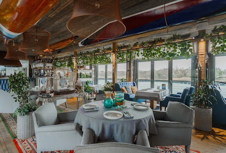 Верхняя палуба в Нижняя палуба 