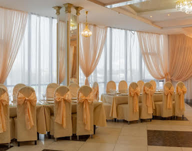  ресторан У Озера ​на Героев Космоса