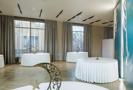 Банкетный зал на 1 этаже с вип-комнатой в VIP-комната