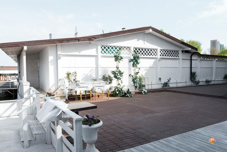 Летняя терраса в «Петровский причал» фотография №17