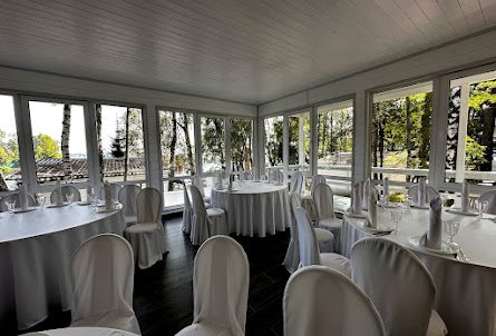 Большая застекленная беседка в Коричневая беседка 