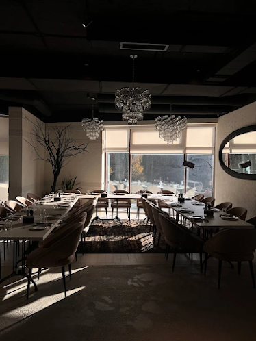 Зона у панорамного окна в «Avgust 13 vostok» фотография №2