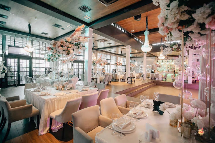 Основной зал в «Шале Берёзка» фотография №19