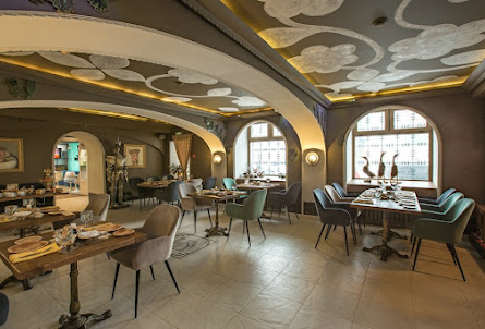 Зал «Трапезные палаты»  в Зал «Квартира Шпака»