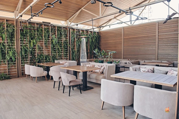 Летняя терраса в «Чёрная утка» фотография №1