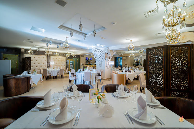 Основной зал в «La Rose D’or» фотография №5