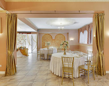 День рождения в Almond