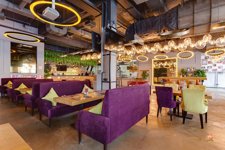 Основной зал в «Larionov grill&bar в г. Московский» фотография №1