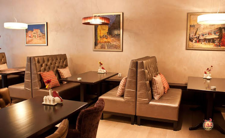 Основной зал в «Vinsent на Мира» фотография №8