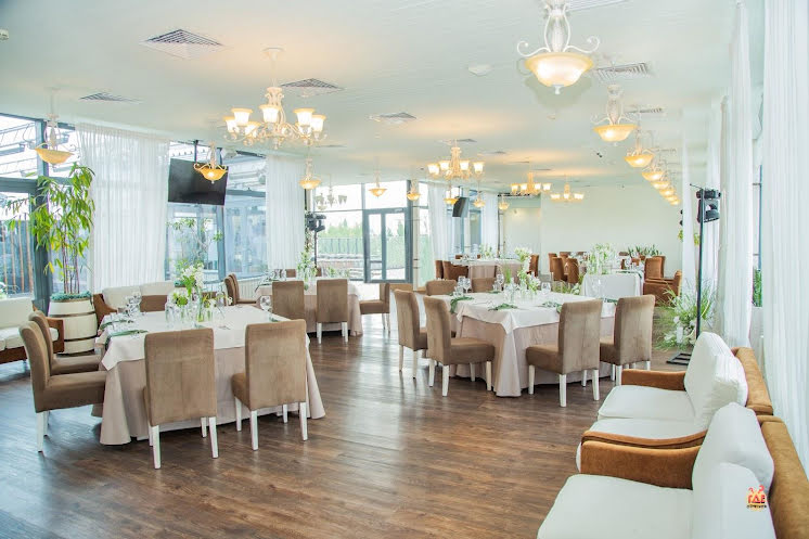 Зал «Панорама-сад» в «Panorama Steak House» фотография №3