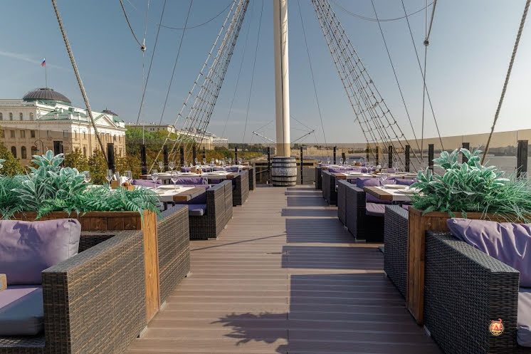 Видовая летняя терраса в «Фрегат «Благодать»» фотография №2