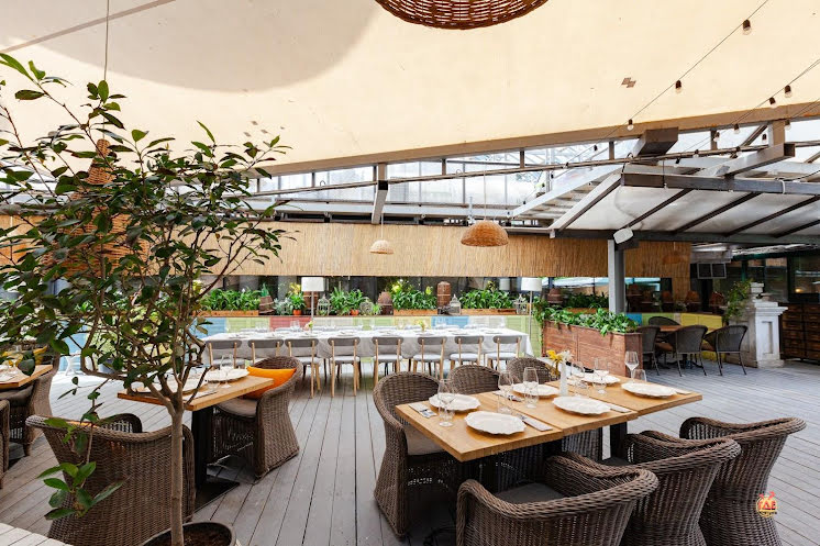 Малая летняя веранда в «Food Embassy» фотография №6