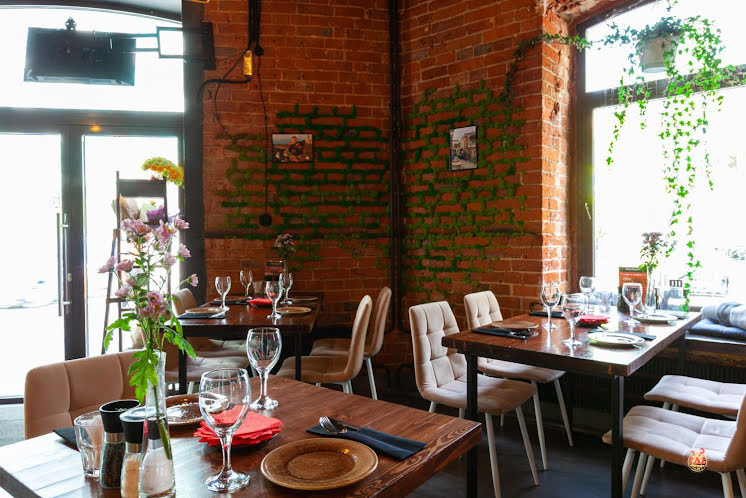 Зал ресторана в «Вах Хинкали на Холодильном» фотография №14