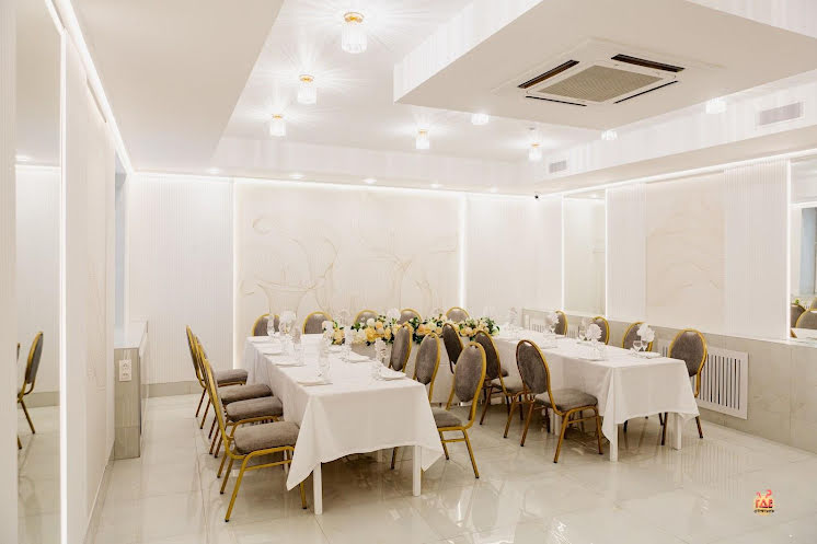 Зал «Золотой» в «Utka Хаус» фотография №7