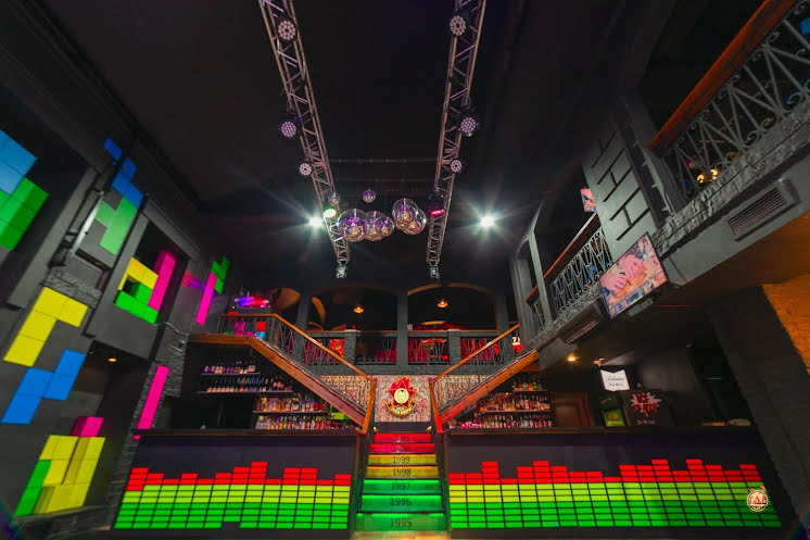 Основной зал в «Руки ВВерх! Бар» фотография №4