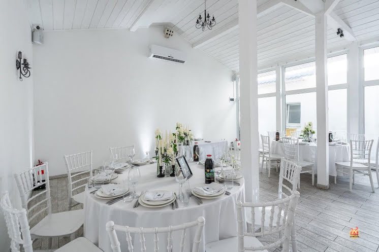 Замок на берегу в «Anstar House Vatutinki» фотография №3