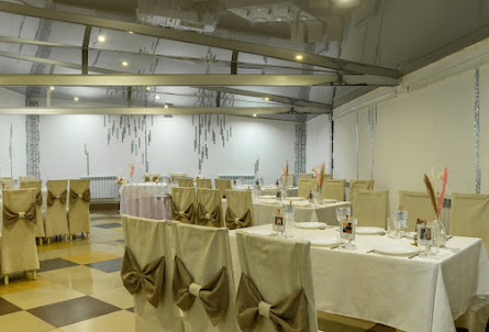 Зал на 100 человек в Зал на 18 человек