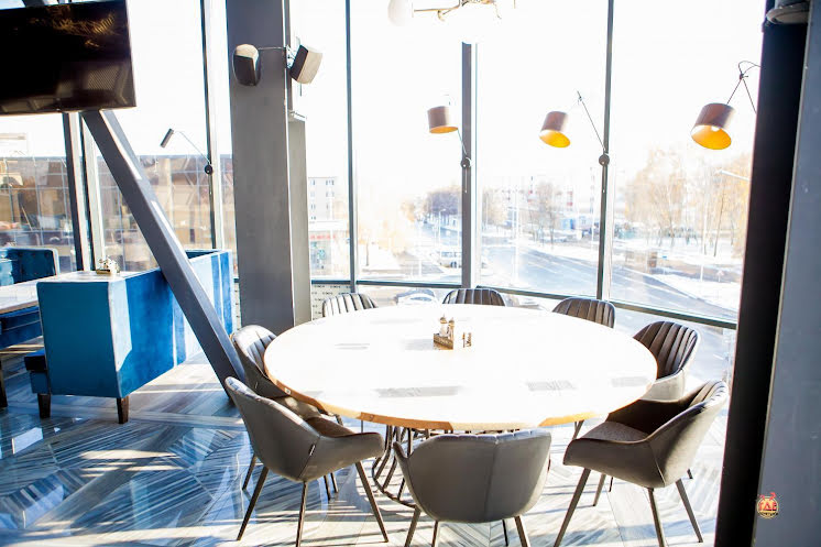 Основной зал в «ИКRA. Restoclub & karaoke» фотография №7