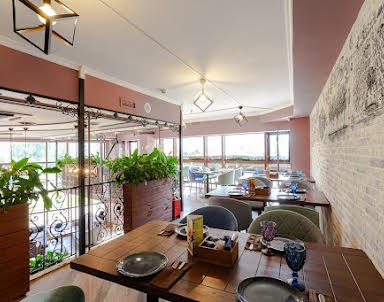  ресторан Шато Манави на Адмирала Лазарева