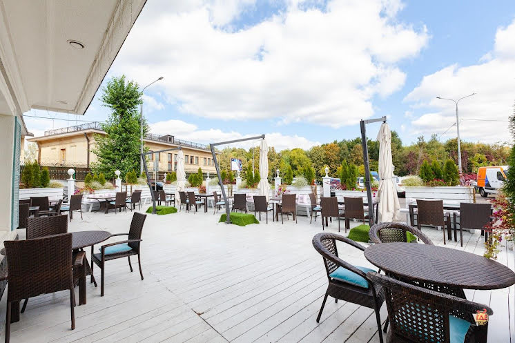 Веранда  в «Villaggio на Воронцовских прудах» фотография №2