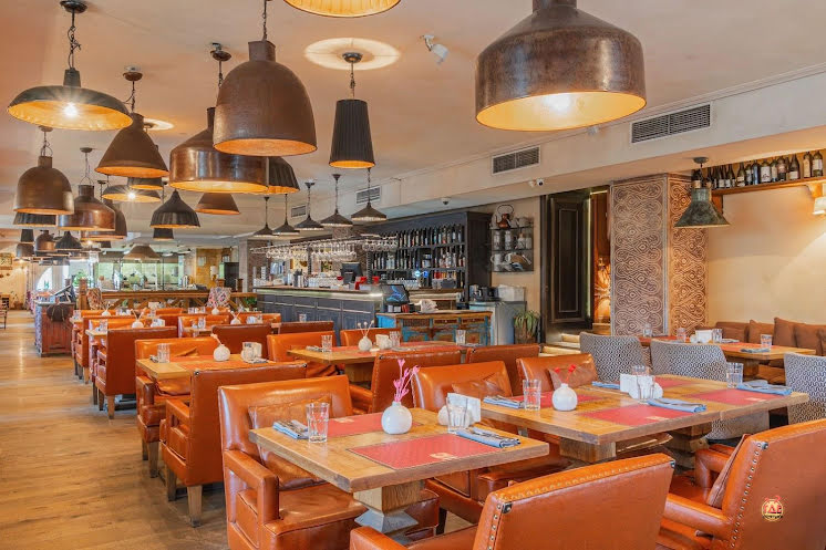 Основной зал второго этажа в «Хочу Харчо» фотография №1