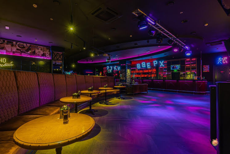 Основной зал  в «Руки ВВерх! Бар / Родео» фотография №12