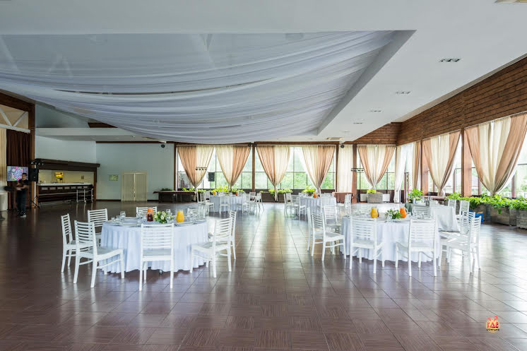 Банкетный зал Ostrov Hall в «Рыболовная усадьба - Парк-отель Остров» фотография №14