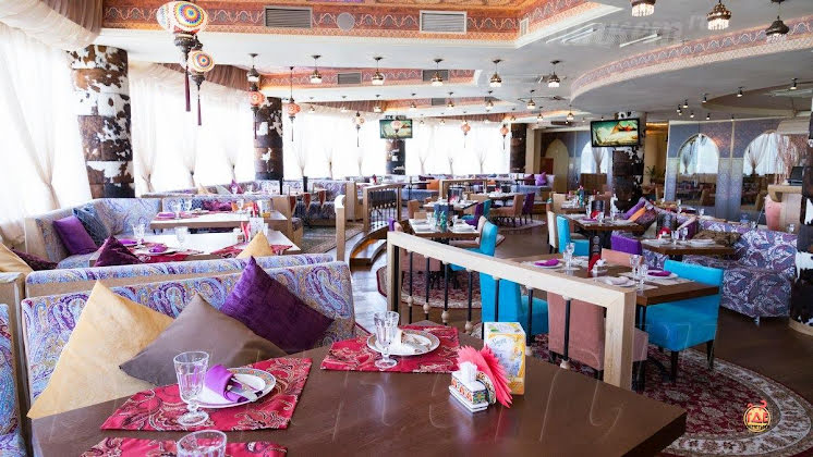 Основной зал в «Чайхана Сезам на Рябиновой» фотография №4