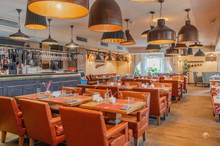 Основной зал второго этажа в «Хочу Харчо» фотография №14