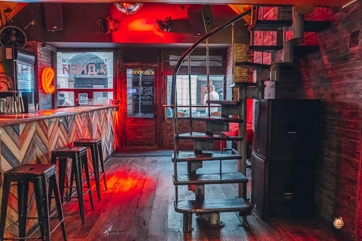 Основной зал в «Небар на Ломоносова» фотография №1