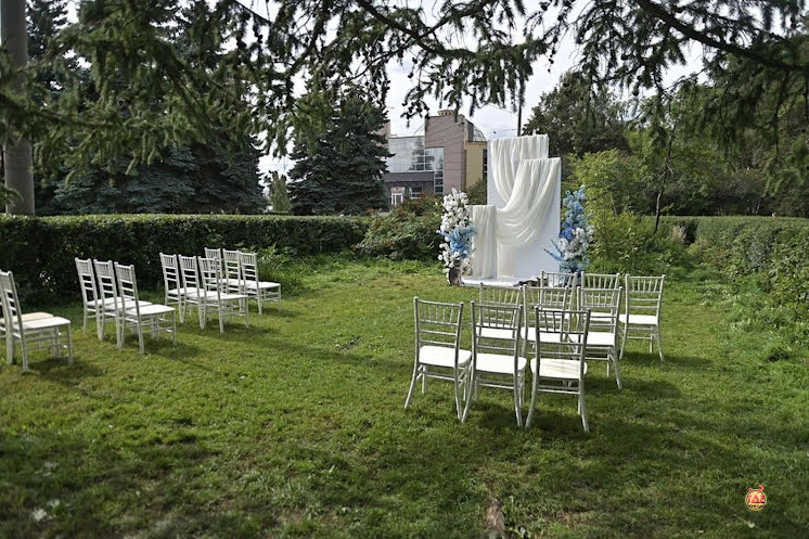 Зеленая полянка в «MORE AMORE» фотография №3