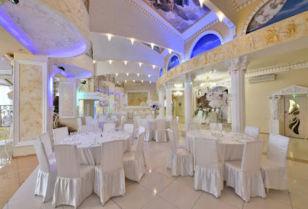 Большой зал  в Малый зал 