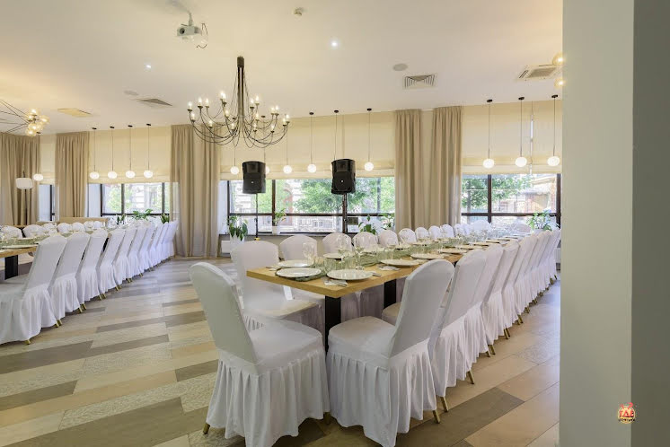 Основной зал в «Raymond» фотография №3