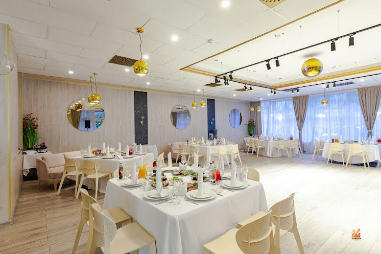 Зал ресторана в «Истра Гарден» фотография №2